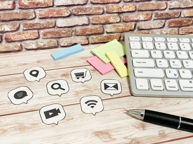 オウンドメディアを連想させるアイコン
